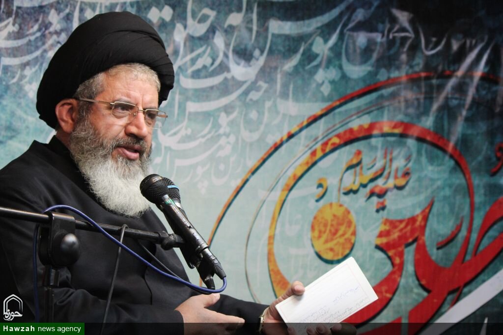 اخلاق، صبر و توکل از مهمترین ویژگیهای امام شهید بود اخلاق، صبر و توکل از مهمترین ویژگیهای امام شهید بود