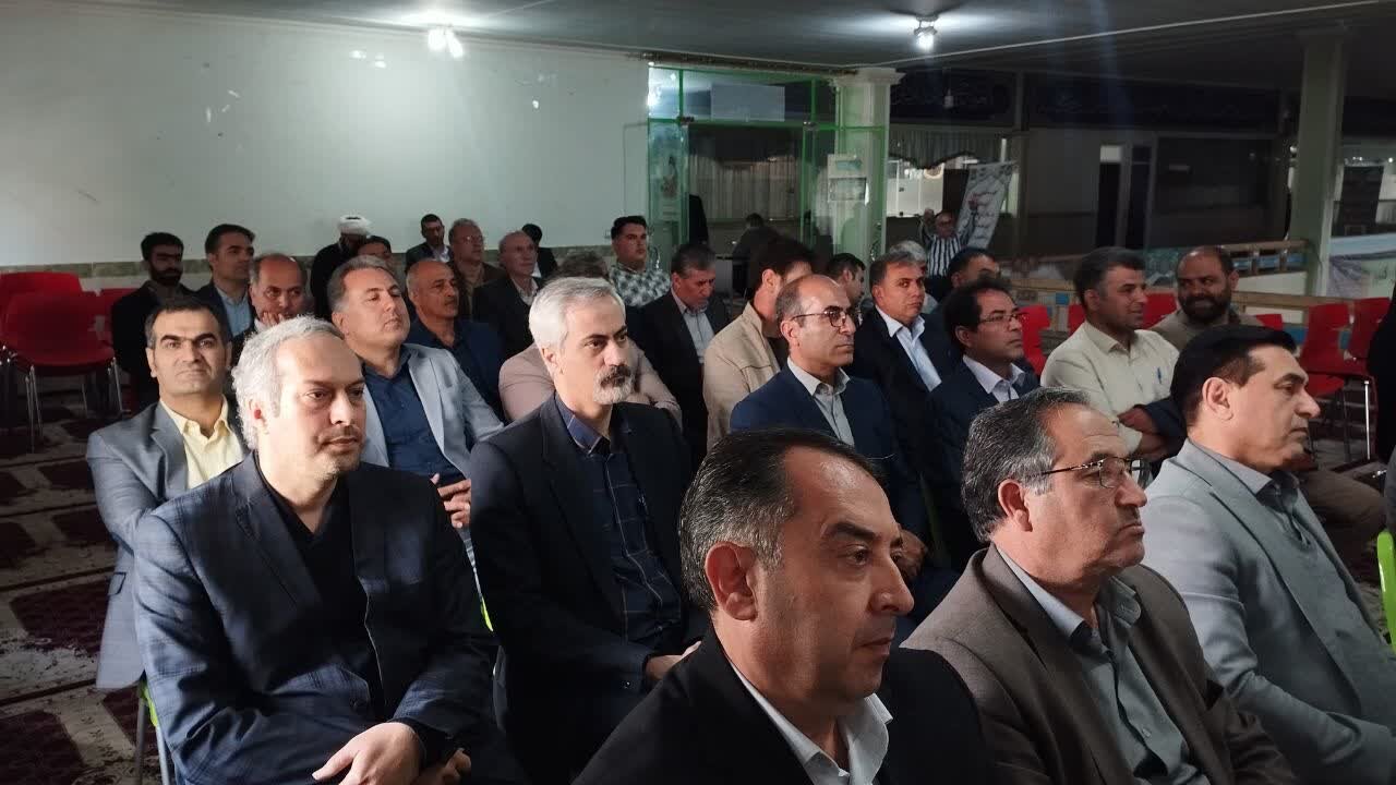 تجلیل از مقام استاد در مراسم گرامیداشت هفته معلم در میاندوآب+ تصاویر