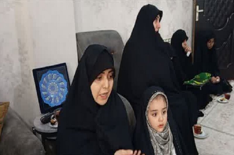 توزیع گوشت نذری مدرسه علمیه فاطمهالزهرا(س) در اسلام آباد غرب