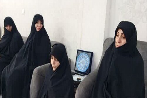 توزیع گوشت نذری مدرسه علمیه فاطمه‌الزهرا(س) در اسلام‌ آباد غرب