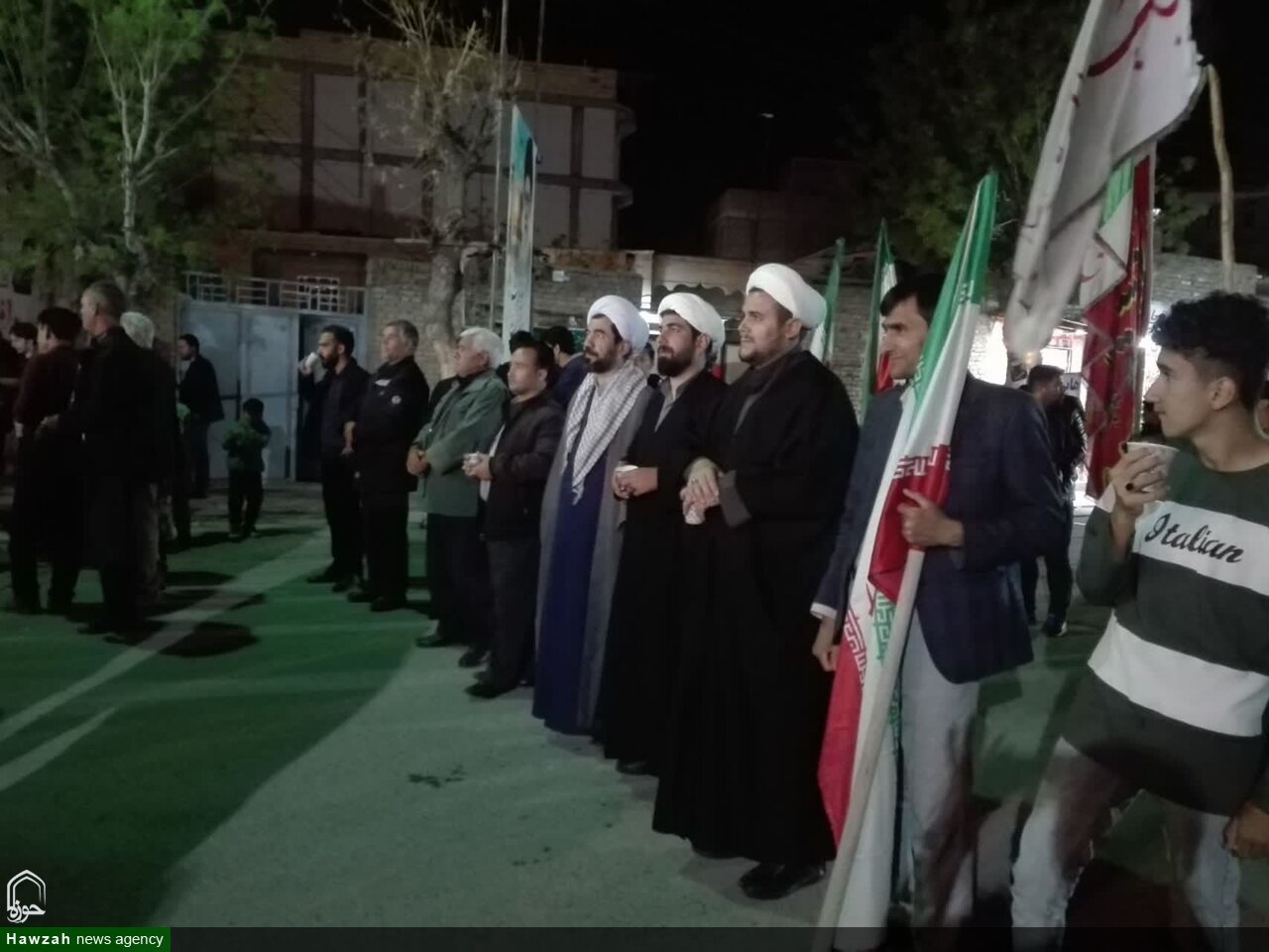 فیلم| تبلیغ میدانی روحانیون اصفهان در تجمعات مردمی ایام جنگ رمضان