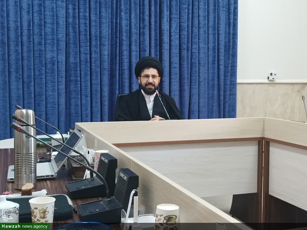 عضو معهد العلوم والثّقافة الإسلاميّة: الأمن المرتكز على الشعب نعمةٌ قرآنيّة وفنٌّ مستمدٌّ من الإمام الخمينيّ (رحمه اللّه)