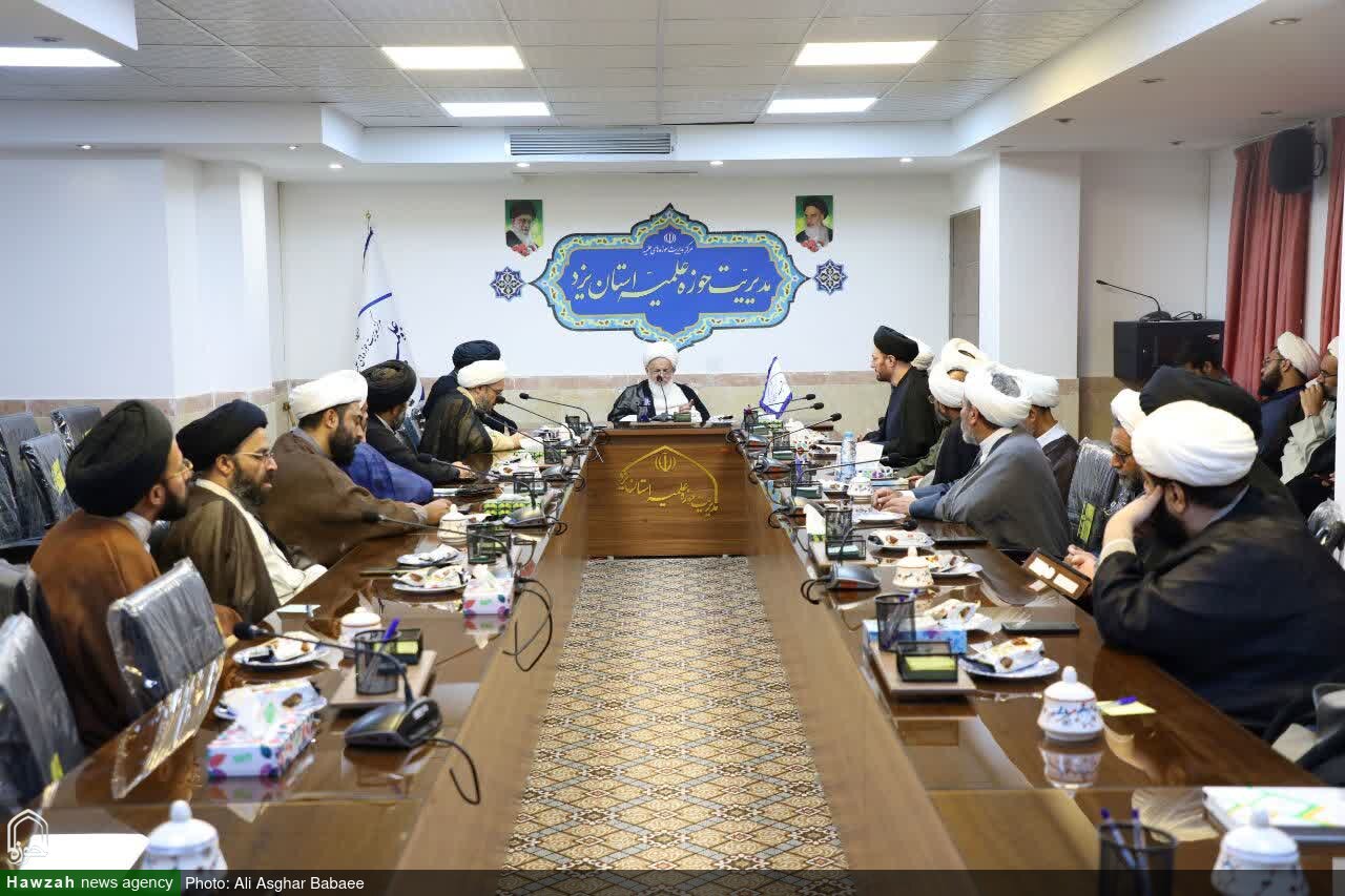تصاویر/ نشست بصیرتی مدیریت حوزه علمیه استان با حضور آیت الله ناصری