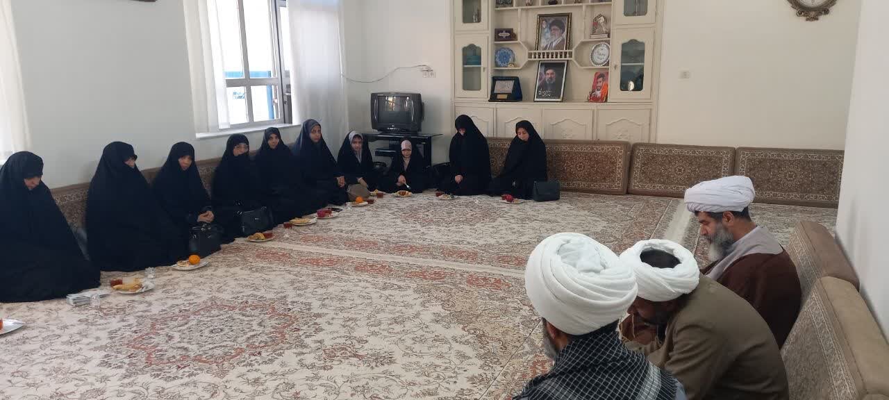 یکی از اهداف کلان و راهبردی برای انقلاب اسلامی، تربیت نسلی متناسب و هماهنگ با آموزه‌های اسلام است