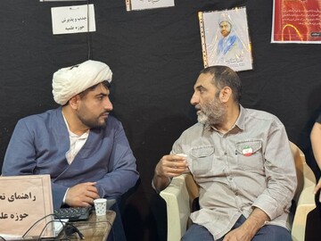 تصاویر/ فعالیت فرهنگی و تبلیغی موکب مدارس علمیه آیت اللّه اعتمادی در تجمعات شبانه