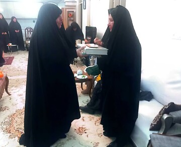تجلیل مدرسه علمیه زینبیه (س) میانه، از خانواده شهید خبازی