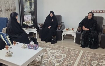 تفقد مسئولان مدرسه علمیه حضرت فاطمه الزهرا(س) ماکو، از خانواده شهید هادی فرهنگیان+ تصاویر