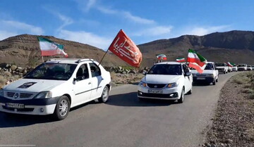 فیلم | کاروان خودرویی مردم روستاهای سادیان و مرق کاشان در حمایت از رزمندگان اسلام