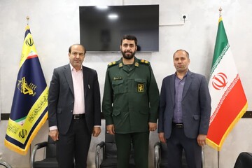 تصاویری از دیدار مدیرکل بنیاد شهید و امور ایثارگران استان مرکزی با فرمانده سپاه ناحیه مقاومت اراک