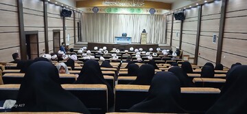 تصاویر/ آیین تجلیل از اساتید حوزه علمیه خواهران و برادران آذربایجان غربی