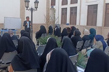کارگاه آموزشی «گام‌های طلایی معلمی» به مناسبت روز معلم در کاشان برگزار شد