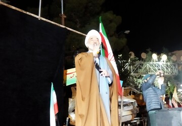 ملت ایران همیشه مدافع انقلاب و کشور است