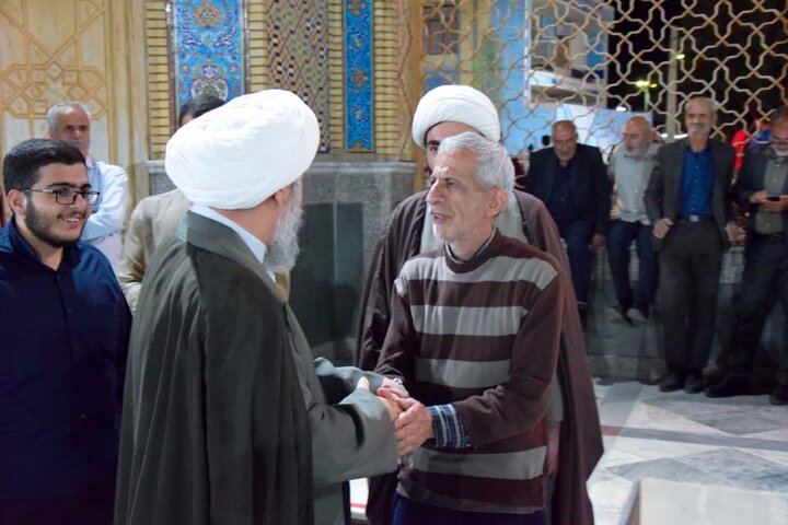 تصاویر حوزه. امام جمعه شهرستان آران و بیدگل همراه با حجت الاسلام ادیب یزدی در تجمعات شبانه پرشور مردم آران و بیدگل