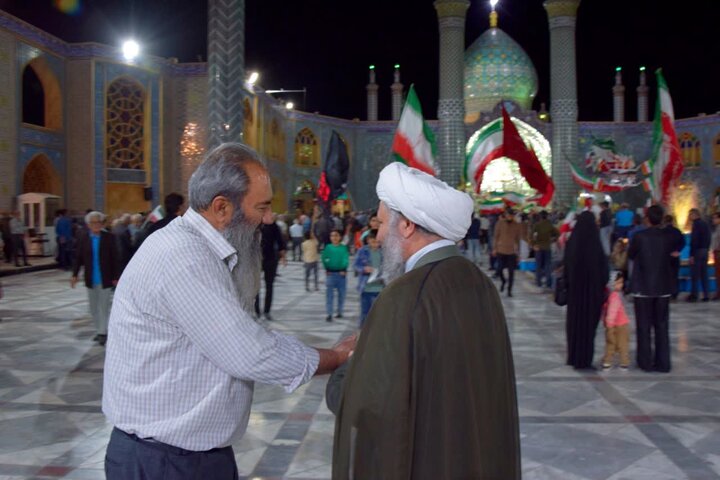 تصاویر حوزه. امام جمعه شهرستان آران و بیدگل همراه با حجت الاسلام ادیب یزدی در تجمعات شبانه پرشور مردم آران و بیدگل