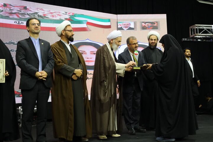 تصاویر/ بزرگداشت مقام شامخ معلم با حضور نماینده ولی فقیه در استان