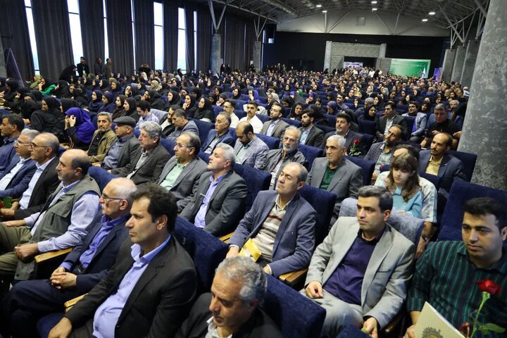تصاویر/ بزرگداشت مقام شامخ معلم با حضور نماینده ولی فقیه در استان
