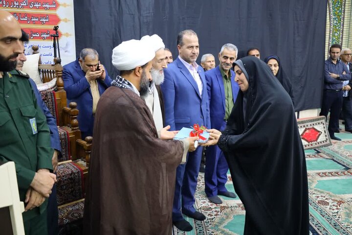 تصاویر/ حضور نماینده ولی فقیه در مسجد جامع شهر گتاب