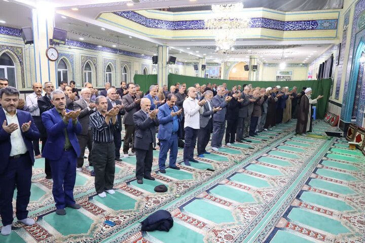 تصاویر/ حضور نماینده ولی فقیه در مسجد جامع شهر گتاب