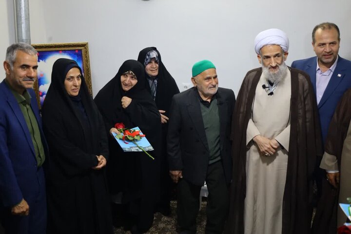 تصاویر/ حضور نماینده ولی فقیه در منزل شهید سید عظیم مرتضوی جلودار، از شهدای گتاب