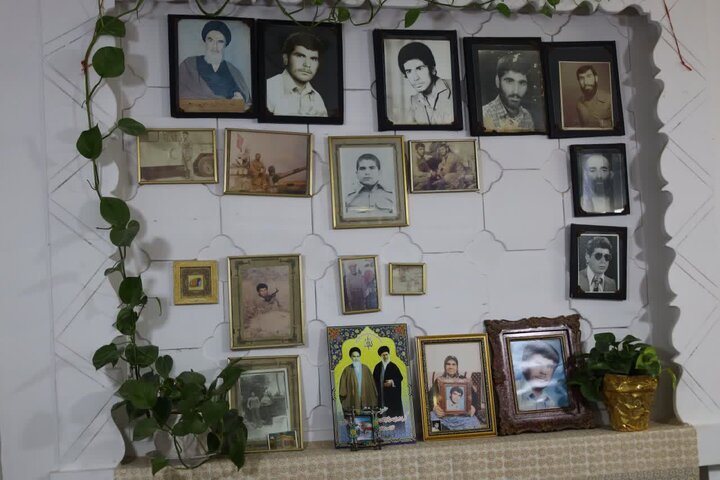 تصاویر/ حضور نماینده ولی فقیه در منزل شهید سید عظیم مرتضوی جلودار، از شهدای گتاب