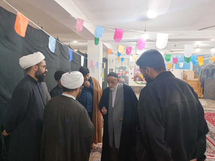 تصاویر/  درس اخلاق پیرغلام اهل بیت (ع) برای طلاب مدرسه علمیه امام حسن مجتبی (ع) زرگر