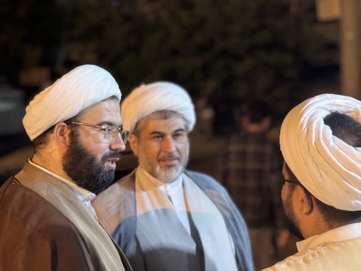 تصاویر/فعالیت موکب فرهنگی مدارس علمیه آیت اللّه اعتمادی در تجمعات مردمی میدان عامریه