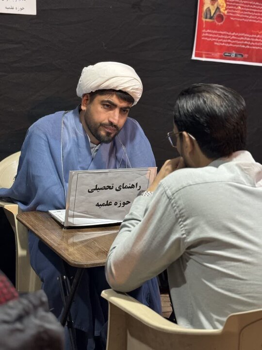 تصاویر/فعالیت موکب فرهنگی مدارس علمیه آیت اللّه اعتمادی در تجمعات مردمی میدان عامریه