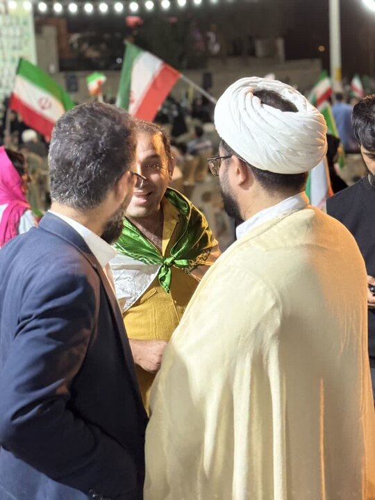 تصاویر/فعالیت موکب فرهنگی مدارس علمیه آیت اللّه اعتمادی در تجمعات مردمی میدان عامریه