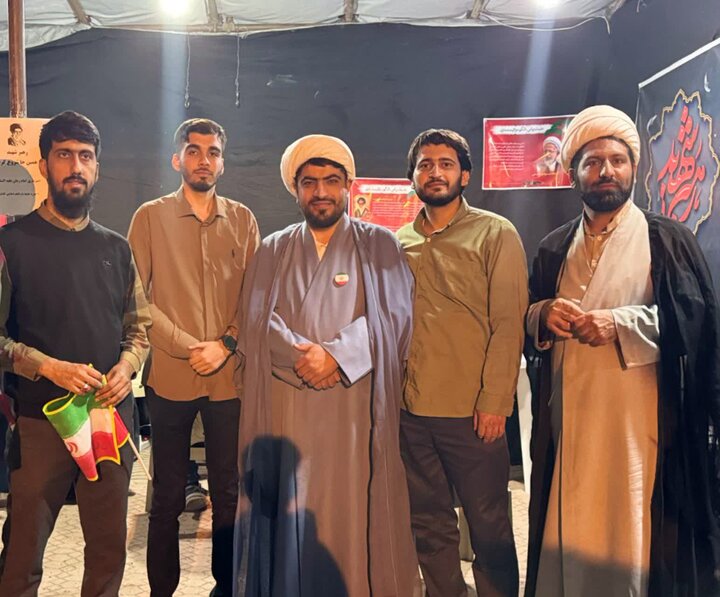 تصاویر/فعالیت موکب فرهنگی مدارس علمیه آیت اللّه اعتمادی در تجمعات مردمی میدان عامریه