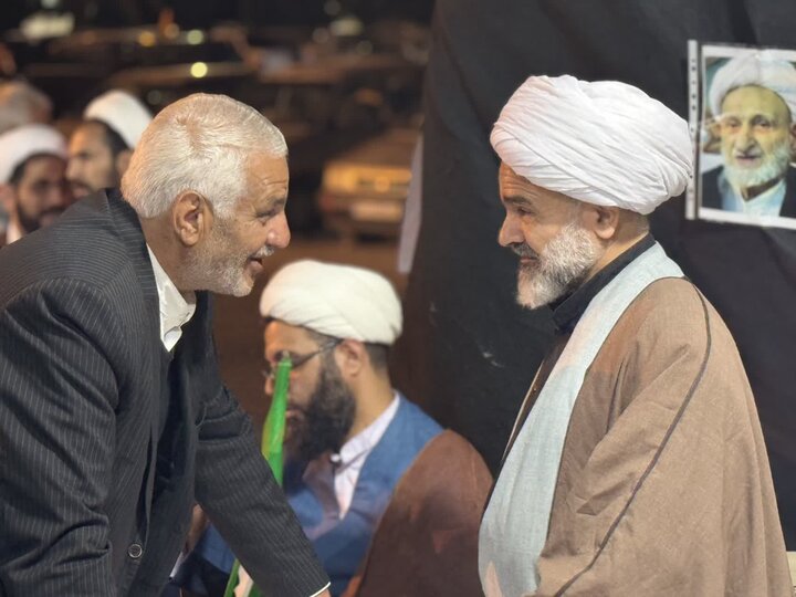 تصاویر/فعالیت موکب فرهنگی مدارس علمیه آیت اللّه اعتمادی در تجمعات مردمی میدان عامریه