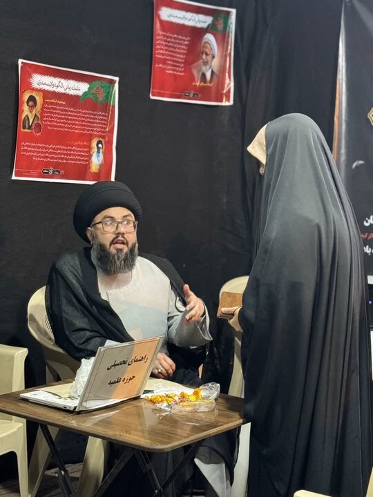 تصاویر/فعالیت موکب فرهنگی مدارس علمیه آیت اللّه اعتمادی در تجمعات مردمی میدان عامریه