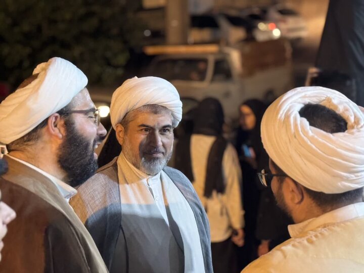 تصاویر/فعالیت موکب فرهنگی مدارس علمیه آیت اللّه اعتمادی در تجمعات مردمی میدان عامریه