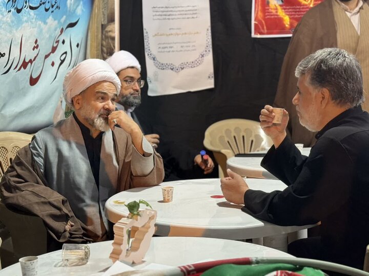 تصاویر/فعالیت موکب فرهنگی مدارس علمیه آیت اللّه اعتمادی در تجمعات مردمی میدان عامریه