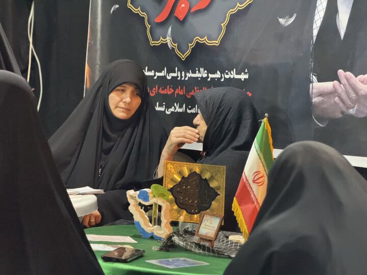 تصاویر/فعالیت موکب فرهنگی مدارس علمیه آیت اللّه اعتمادی در تجمعات مردمی میدان عامریه