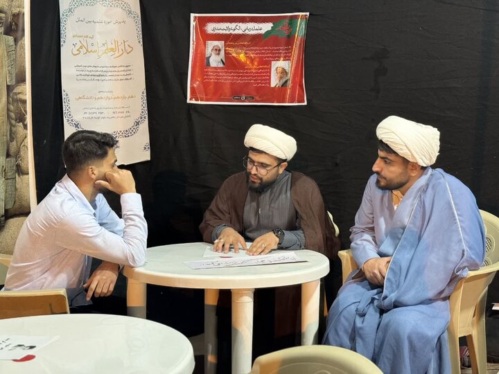 تصاویر/فعالیت موکب فرهنگی مدارس علمیه آیت اللّه اعتمادی در تجمعات مردمی میدان عامریه