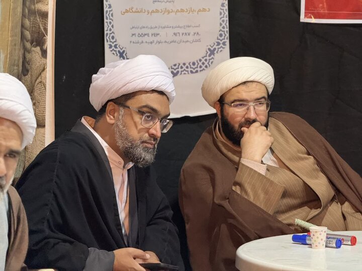 تصاویر/فعالیت موکب فرهنگی مدارس علمیه آیت اللّه اعتمادی در تجمعات مردمی میدان عامریه