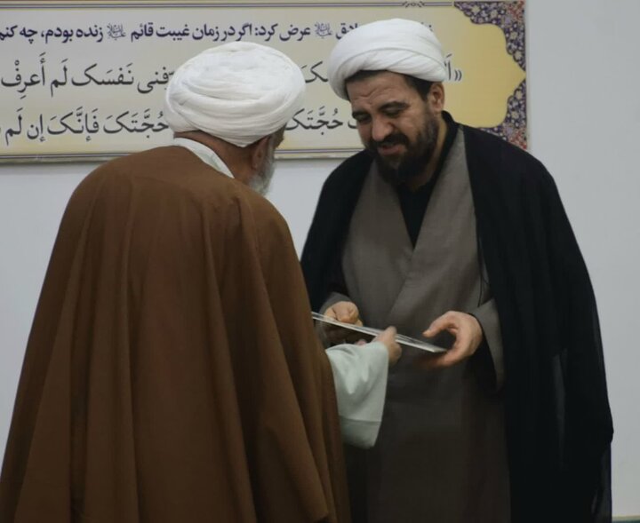 تصاویر/ مراسم تجلیل از معلمان مدرسه علمیه خاتم الانبیاء بابل با حضور امام جمعه شهرستان بابل
