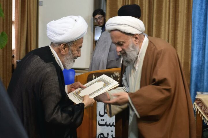 تصاویر/ مراسم تجلیل از معلمان مدرسه علمیه خاتم الانبیاء بابل با حضور امام جمعه شهرستان بابل