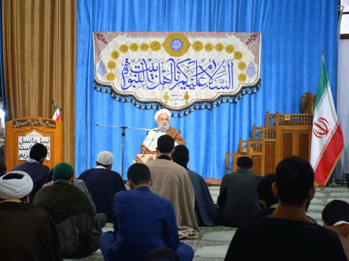 تصاویر/ مراسم تجلیل از معلمان مدرسه علمیه خاتم الانبیاء بابل با حضور امام جمعه شهرستان بابل