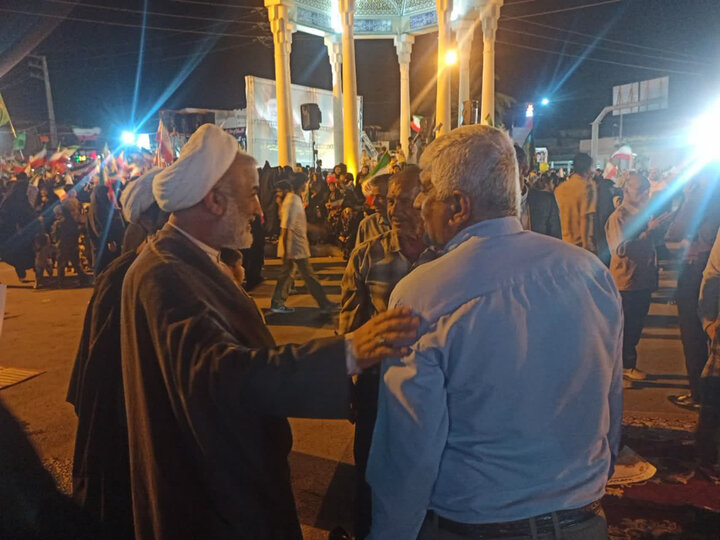 تصاویر/ حضور امام جمعه برازجان در تجمعات شبانه