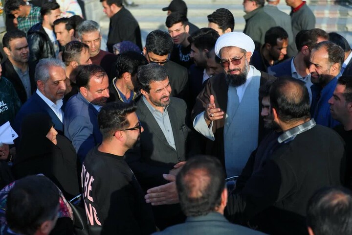 تصاویر / برگزاری میز ارتباطات مردمی حوزه عمرانی در میدان امام خمینی(ره) همدان