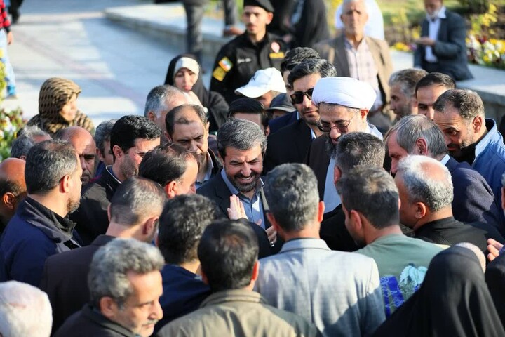 تصاویر / برگزاری میز ارتباطات مردمی حوزه عمرانی در میدان امام خمینی(ره) همدان