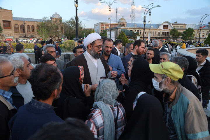 تصاویر / برگزاری میز ارتباطات مردمی حوزه عمرانی در میدان امام خمینی(ره) همدان