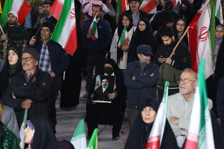 تصاویر / مراسم گرامیداشت شهدای ورزشکار همدان در شب ۶۴ قیام ملت مبعوث