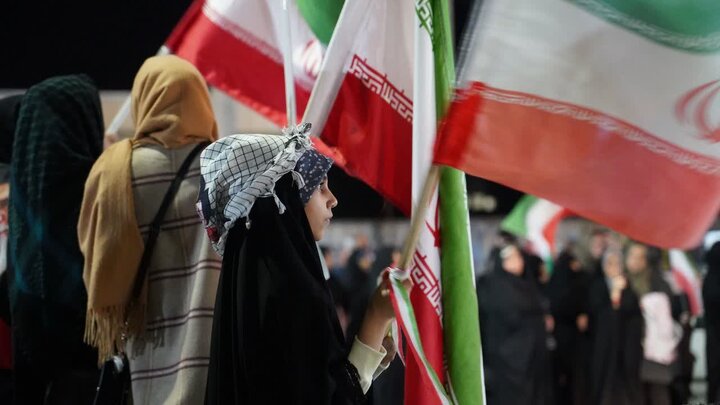 تصاویر/ شصت و چهارمین حضور متوالی مردم خوی؛ مردمی که در حمایت از نظام لحظه‌ای آرام ننشستند