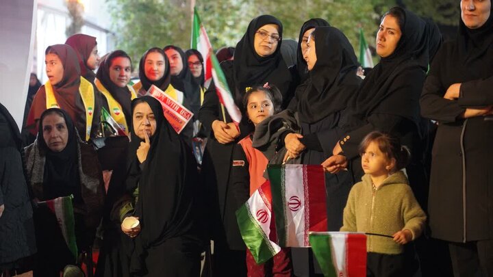 تصاویر/ شصت و چهارمین حضور متوالی مردم خوی؛ مردمی که در حمایت از نظام لحظه‌ای آرام ننشستند