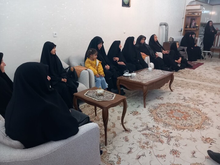 تصاویر | دیدار گروه تفقد مدرسه علمیه زینبیه (س) میانه با خانواده شهید خبازی