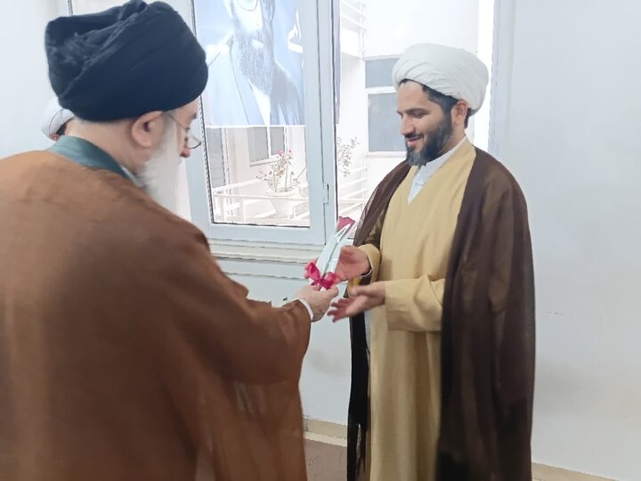 تصاویر/ تقدیر از اساتید برتر مدرسه علمیه نائب الصدر رشت