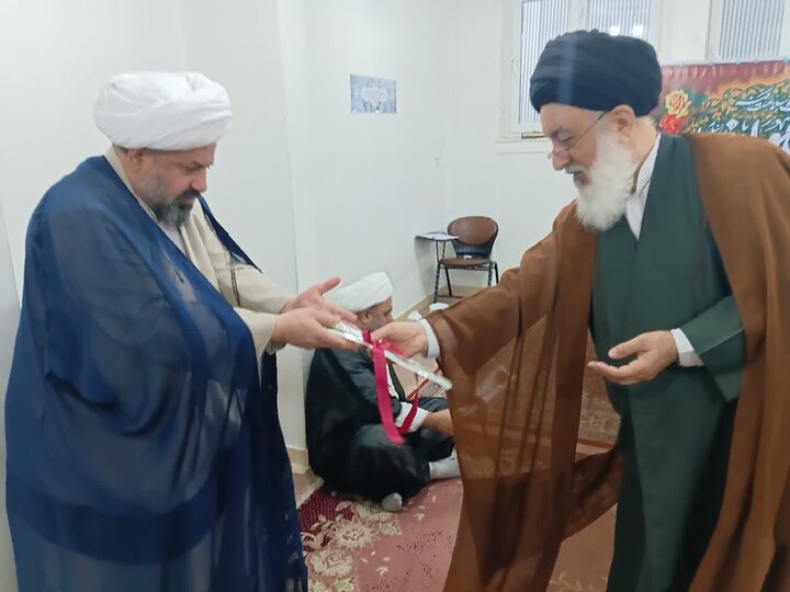 تصاویر/ تقدیر از اساتید برتر مدرسه علمیه نائب الصدر رشت