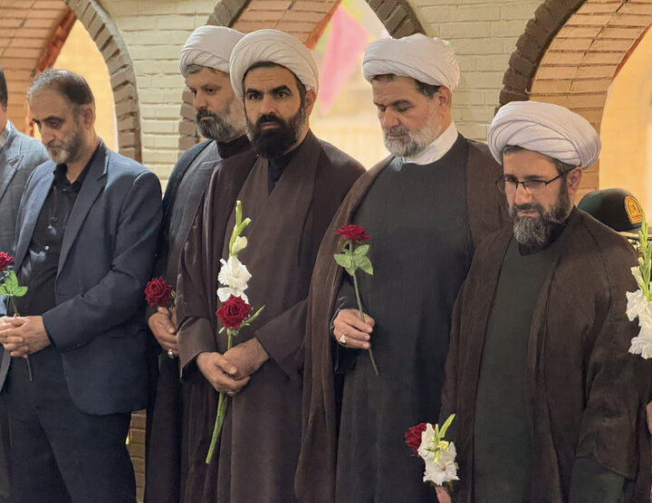 تصاویر/ ادای احترام به مقام شامخ شهدای صومعه سرا